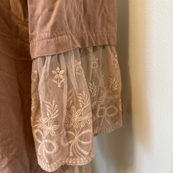 Gorgeous dusty rose lace top - Picture 3 of 3